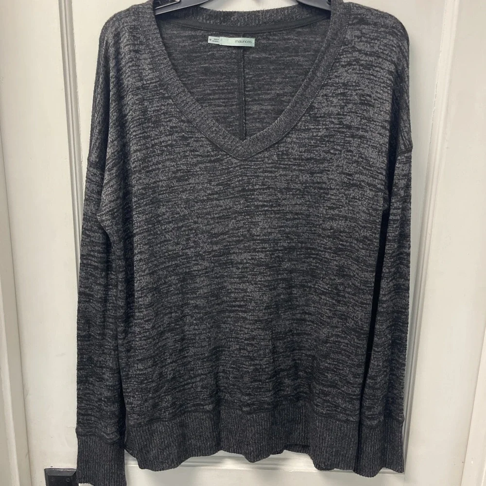 Maurices Gray Black Knit Pullover Sweater V-Neck Long Sleeve M Women